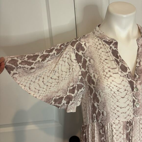 Liza Byrd White Tan Snake Print Short Flutter Sleeve Tiered Short Dress S - Picture 3 of 9